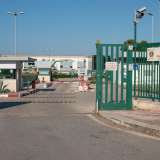 Per raggiungere il Quartier generale dell'Aeronautica basta seguire le indicazioni che dalla statale 16 portano all�aeroporto. Una volta arrivati sulla larga e veloce via Gabriele D�Annunzio, a met� strada appare sulla sinistra il cancello del complesso 